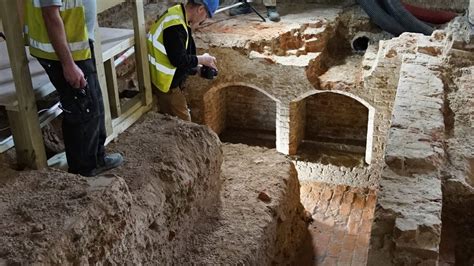 Archaeologists Uncover The Lost Royal Palace Of Henry Viii Fox News Archaeologists Uncover The Lost Royal Palace Of Henry Viii Fox News